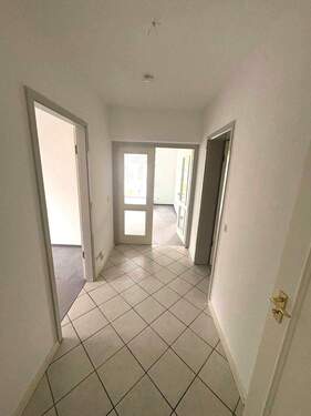 Praktischer Eingangsbereich - 2 Zimmer Etagenwohnung in Berlin