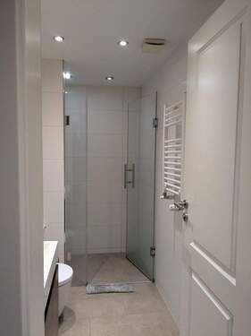 Badezimmer - 1 Zimmer Etagenwohnung zur Miete in Frankfurt