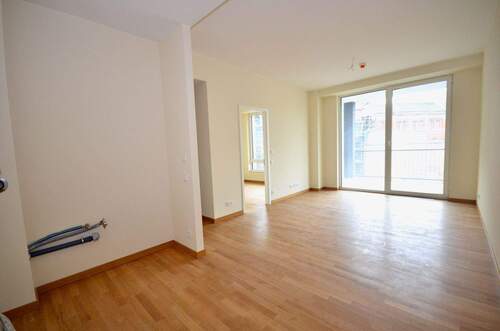 Wohnzimmer - 2 Zimmer Etagenwohnung zum Kaufen in Berlin