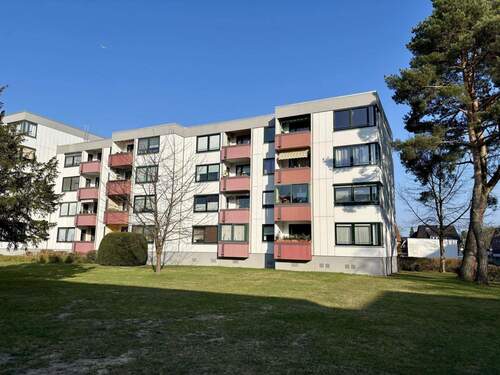 Gebäuderückseite - 3 Zimmer Etagenwohnung in Isernhagen