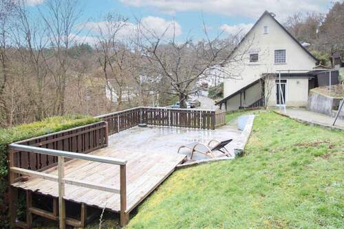 Garten mit Sitzfläche - 5 Zimmer Einfamilienhaus zum Kaufen in Dillenburg