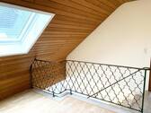Flur im OG mit Dachfenster - 
