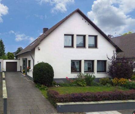 Straßenansicht - Großzügiges Einfamilienhaus in ruhiger, grüner Wohnlage in Köln-Wahn