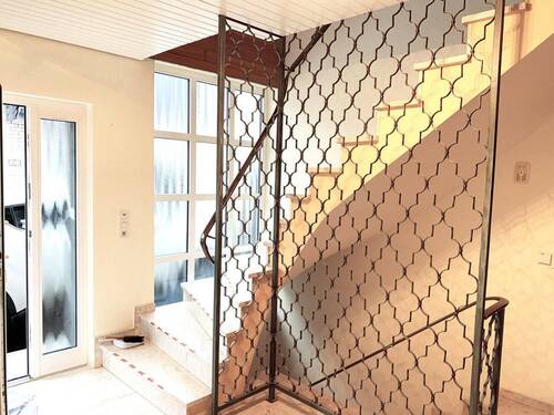 Eingangsbereich mit Marmor - 6 Zimmer Einfamilienhaus zum Kaufen in Köln