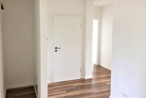Beispiel Wohnung Flur - 2 Zimmer Mehrfamilienhaus, Wohnhaus zum Kaufen in Golzow