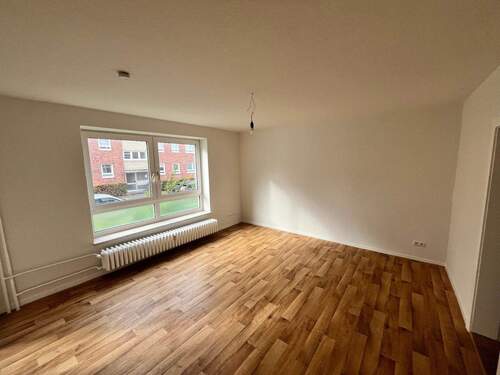 Wohnzimmer - 2,5 Zimmer Wohnung mit Blick ins Grüne.