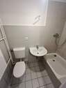 Bad mit Dusche - 