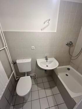 Bad mit Dusche - 