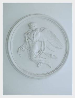 00 Relief Caritas als Schutzengel des Hauses.jpg - Luxuswohnung am Markusplatz - über 2 Geschoße, teilmöbliert, EBK, Balkon uvm