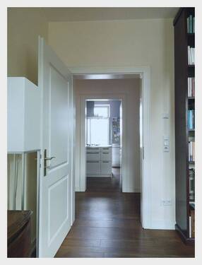 08 Wohnzimmer mit offenen Deckenbalken (2).jpg - 