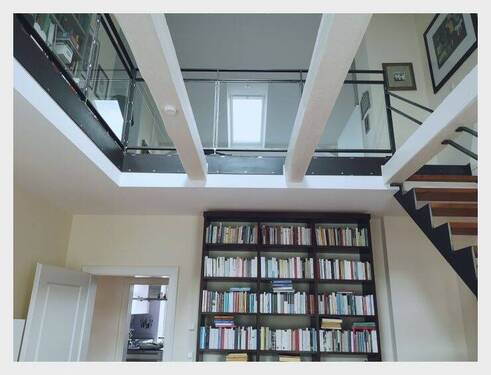 08 Wohnzimmer mit offenen Deckenbalken (3).jpg - 