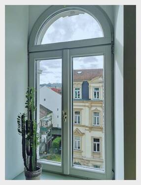 08 Wohnzimmer mit offenen Deckenbalken (4).jpg - 