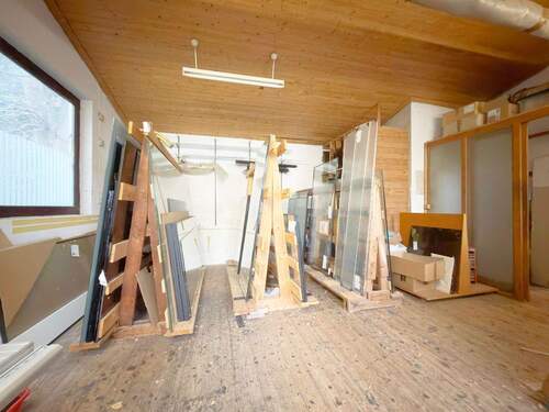 Lager- und Werkstattfläche - 