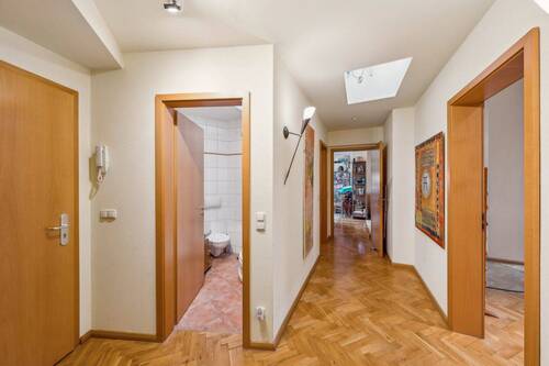 Flur - Etagenwohnung mit 90,00 m&sup2; in Berlin zum Kaufen