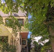 Viel Platz zum Wohlfühlen: Charmantes Reihenendhaus in ruhiger Lage mit Garten in Berlin-Kladow