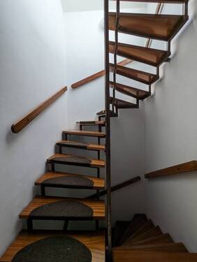 Treppe vom EG zum OG und UG - 