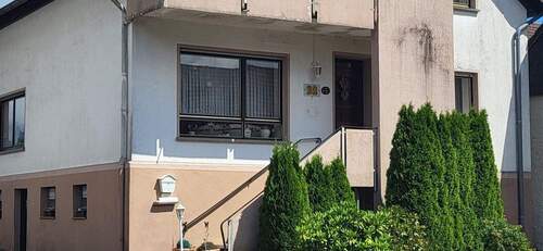 HAUSANSICHT VON VORNE - 