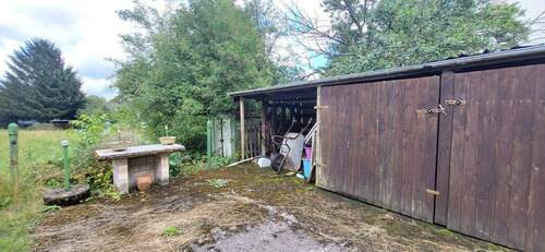 SCHUPPEN IM GARTEN - 