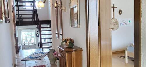 EINLADENDER DIELENBEREICH - 