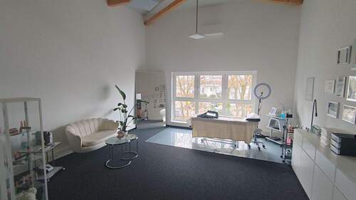 Bild 1 - NEUBAU: Möblierter Büroraum mit Küche, Empfang & Meeting-Bereich