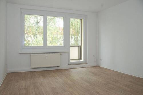 Wohnzimmer Vergleichswohnung - 3 Zimmer Etagenwohnung zur Miete in Chemnitz
