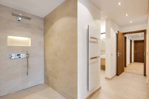 Dusche im Sauna und Fitnessbereich - 