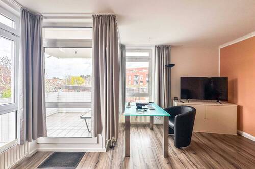 Wohnbereich mit Zugang vom Balkon - 3 Zimmer Einfamilienhaus in Köln