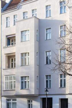 Fassade - Invest mit Charme: Großzügige 1-Zimmer-Altbauwohnung unweit des Lietzensees - vermietet!