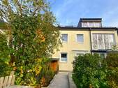 Hausansicht - 4 Zimmer Reihenmittelhaus zum Kaufen in München