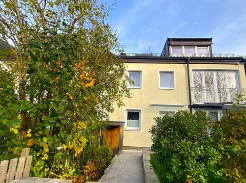 Hausansicht - 4 Zimmer Reihenmittelhaus zum Kaufen in München