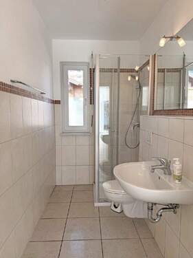 Gäste-WC mit Dusche - 