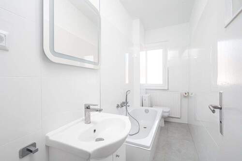 Badezimmer - Etagenwohnung mit 62,10 m&sup2; in Berlin zum Kaufen