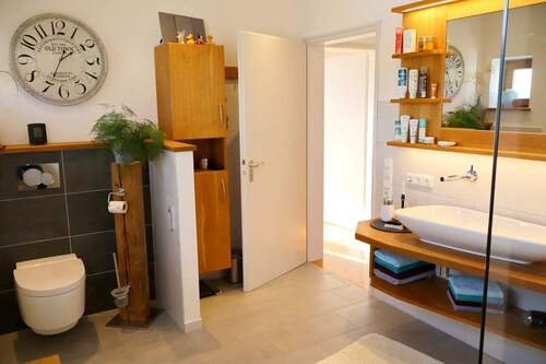 großes Badezimmer EG - 