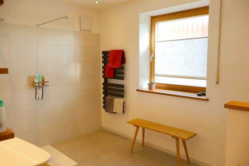 großes Badezimmer EG - 