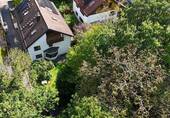 Aus der Luft - Ruhe und Idylle auf einem besonders großen Grundstück! Doppelhaushälfte in Waldtrudering