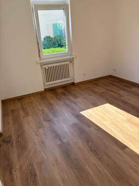 Wohnzimmer - 3 Zimmer Etagenwohnung zur Miete in Friedrichshafen