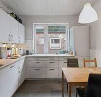 Einziehen statt renovieren: Modernes Stadthaus mit sonnigem Westgarten - Heide