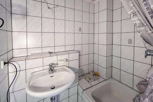 Badezimmer Sanierungsbedürftig(1) - Einfamilienhaus in Burscheid zum Kaufen