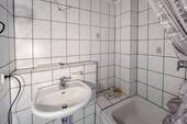 Badezimmer Sanierungsbedürftig - 