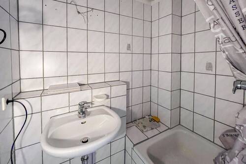 Badezimmer Sanierungsbedürftig - 