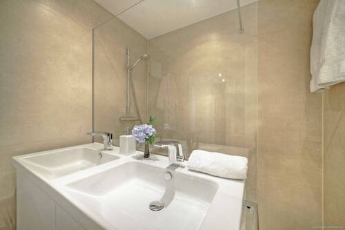 modenes Badezimmer - 