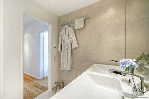 modernes Badezimmer - 