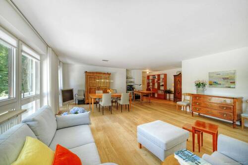 Wohn- / Essbereich - Möbliertes Wohnen in Isarnähe! 3-Zimmer-Wohnung mit Ankleidezimmer und Balkon im schönen Harlaching.