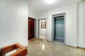 Treppenhaus mit Lift - 3 Zimmer Etagenwohnung zur Miete in München