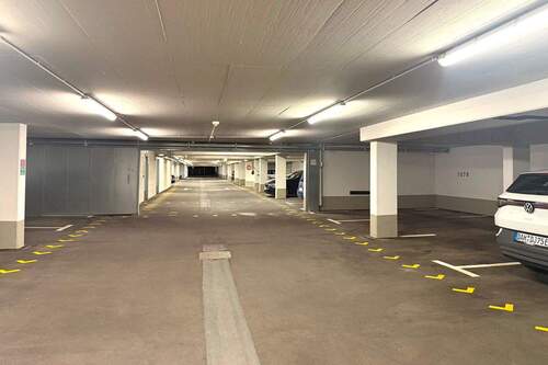 Breite Tiefgarage - Garage, Stellplatz zum Kaufen in München