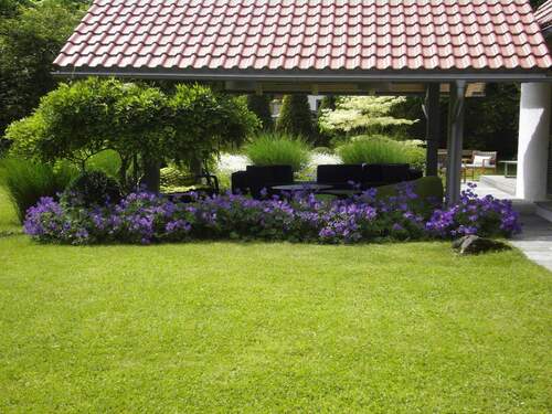 Pavillon mit Blumen - 6 Zimmer Einfamilienhaus in Gmund am Tegernsee