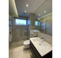 Kernsanierte 3-Zimmer-Wohnung mit Balkon,2 WCs & Luxusbad-barrierefreiem Zugang - Erlangen-Tennenlohe