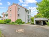 Hauseingang und Tiefgarage - 
