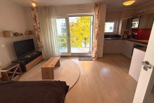 Blick ins Zimmer - 1 Zimmer Etagenwohnung zur Miete in München