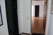 Wohnungseingang mit Aufzug - 